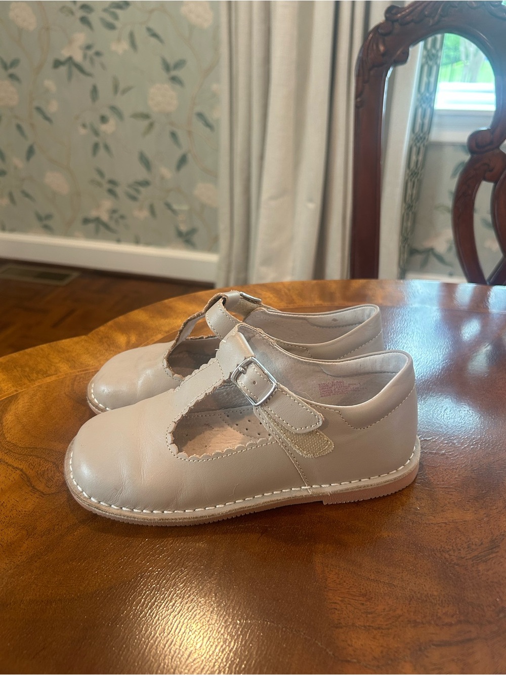 L’Amour Kids Shoe in Size 1